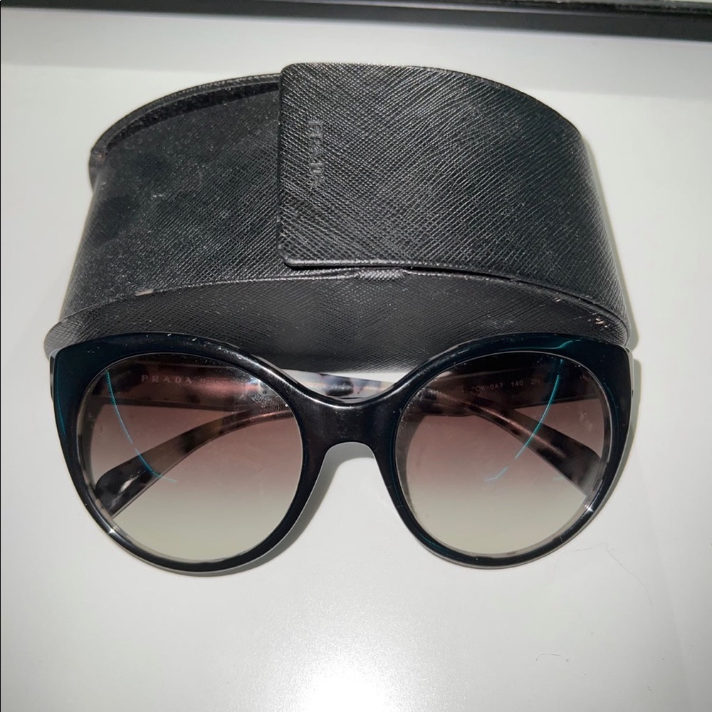 PRADA SUNGLASSES W CASE